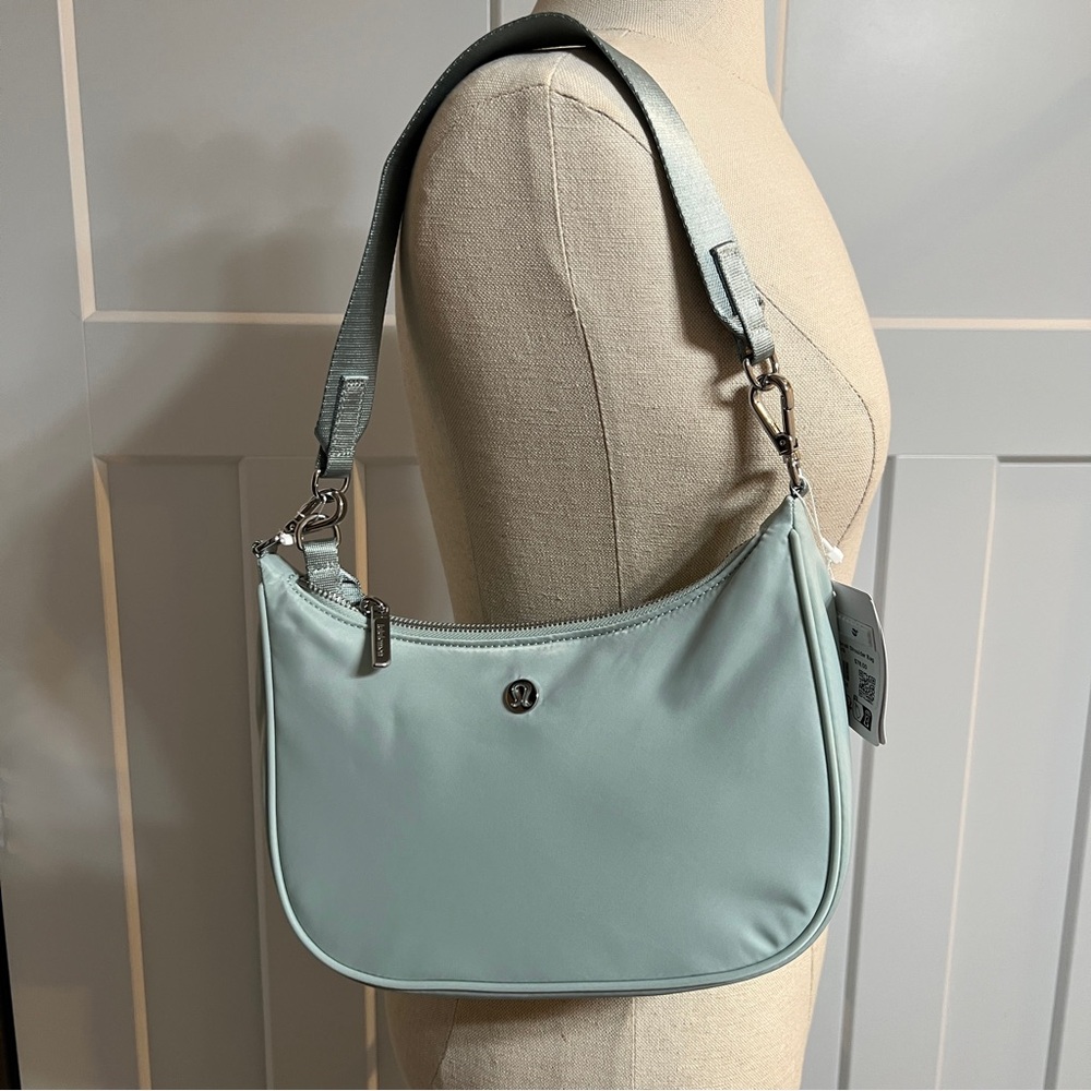 NWT- Lululemon City Essentials Small Shoulder Bag 3L - Pelican - Picture 3 of 9